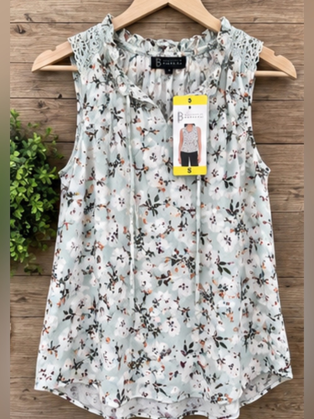 B Collection by Bobeau Floral Ruffle Neck Top NWT Size Small